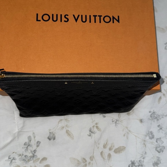 Authentic Louis Vuitton Daily Pouch - Picture 6 of 9